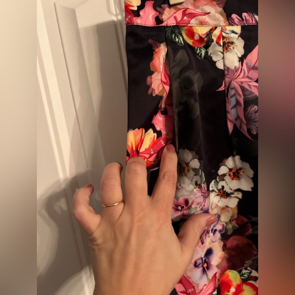 Beautiful black floral satin feel dress pants size M - Picture 8 of 8
